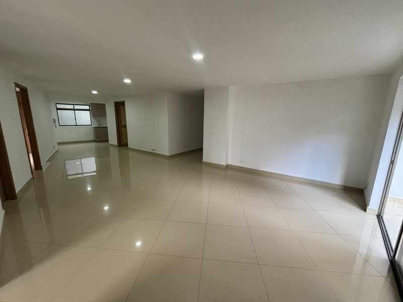 Apartamento en arriendo Antioquia Envigado Iriza 125 m2 Habitaciones 3 Baños 2 Garajes 1 Precio $3900000