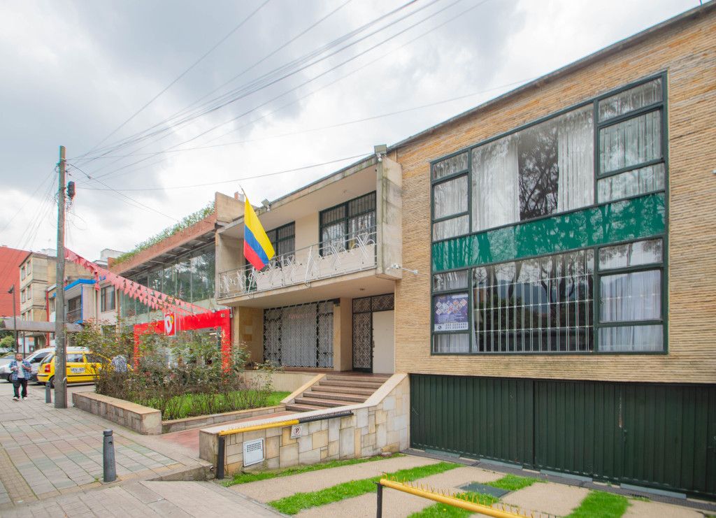 Casa en venta Cundinamarca Bogotá Libertador 857 m2 Habitaciones 5 Baños 3 Garajes 2 Precio $3400000000