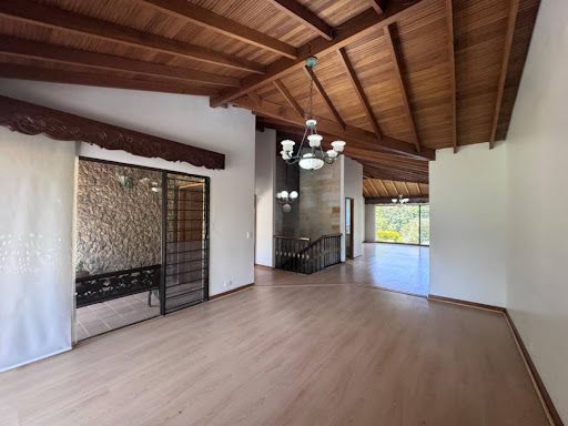 Casa en arriendo Antioquia Envigado Envigado 400 m2 Habitaciones 4 Baños 5 Garajes 2 Precio $12000000