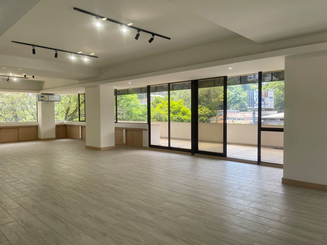 Oficina en arriendo Antioquia Medellín Manila 144 m2 Habitaciones 0 Baños 3 Garajes 1 Precio $16200000