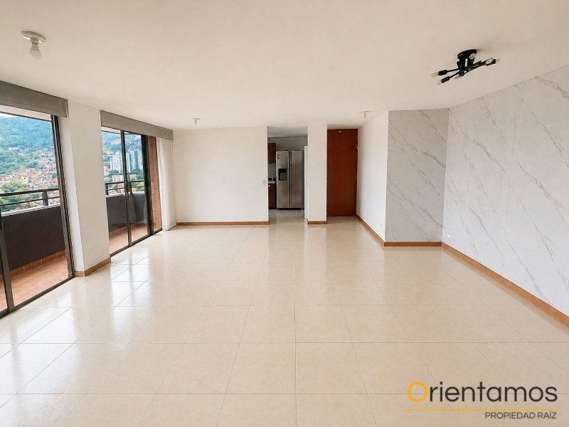 Apartamento en arriendo Antioquia Medellín Loma De Los Bernal 85 m2 Habitaciones 3 Baños 2 Garajes 1 Precio $3400000