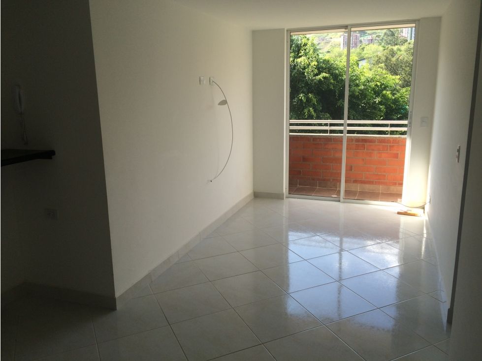 Apartaestudio en arriendo Antioquia Medellín Los Alcazares 40 m2 Habitaciones 1 Baños 1 Garajes 1 Precio $1700000
