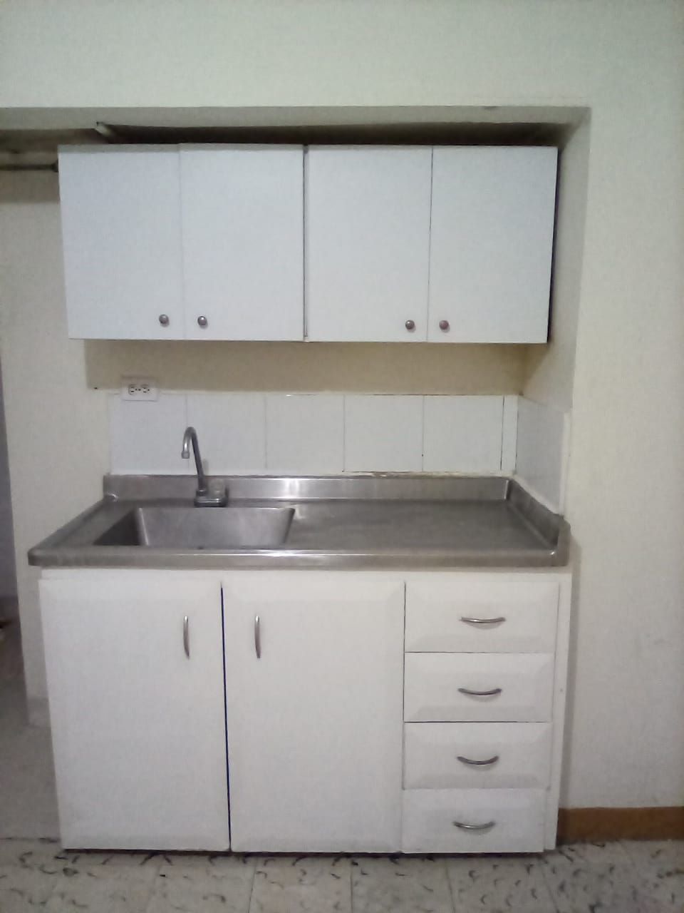 Apartaestudio en arriendo Antioquia Medellín Colon 15 m2 Habitaciones 0 Baños 1 Garajes 0 Precio $550000