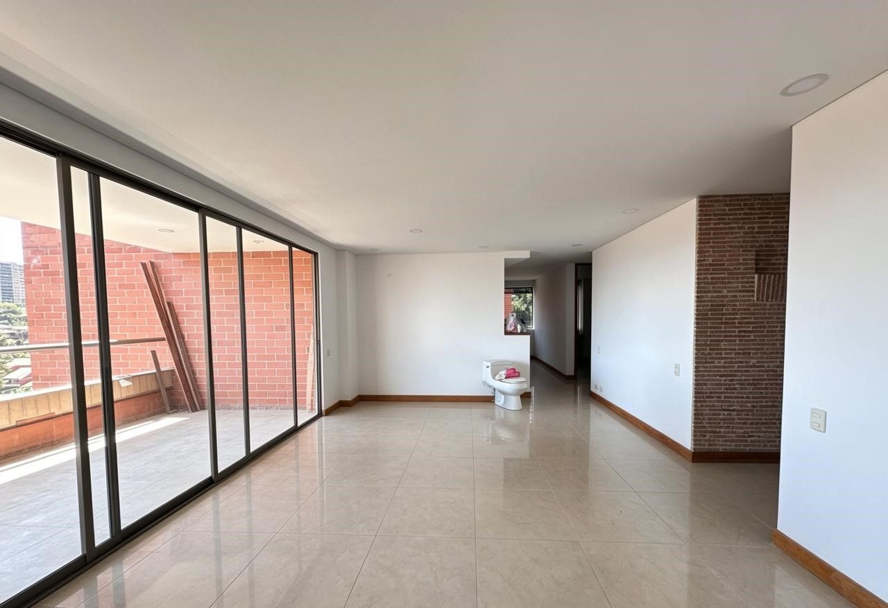 Apartamento en arriendo Antioquia Medellín El Tesoro 145 m2 Habitaciones 3 Baños 2 Garajes 2 Precio $7000000