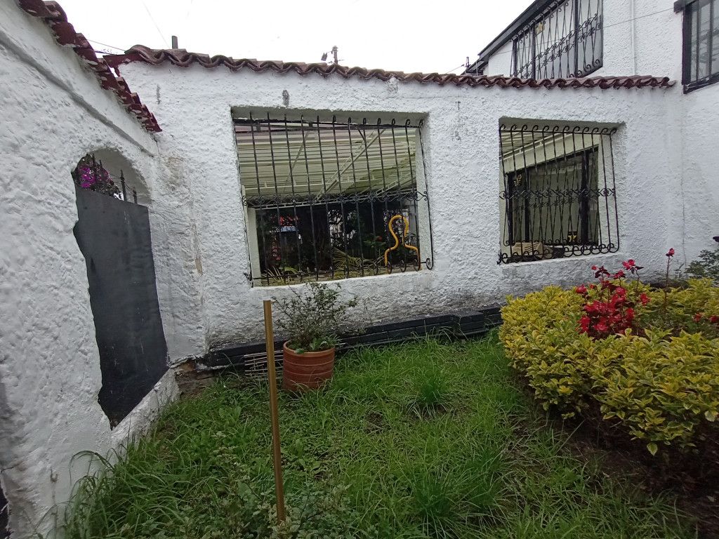 Casa en arriendo Cundinamarca Bogotá Tibana 158 m2 Habitaciones 5 Baños 2 Garajes 1 Precio $3000000