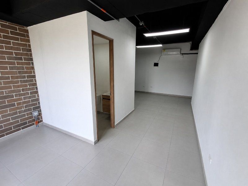 Oficina en arriendo Antioquia Envigado El Dorado 34 m2 Habitaciones 0 Baños 1 Garajes 0 Precio $2500000