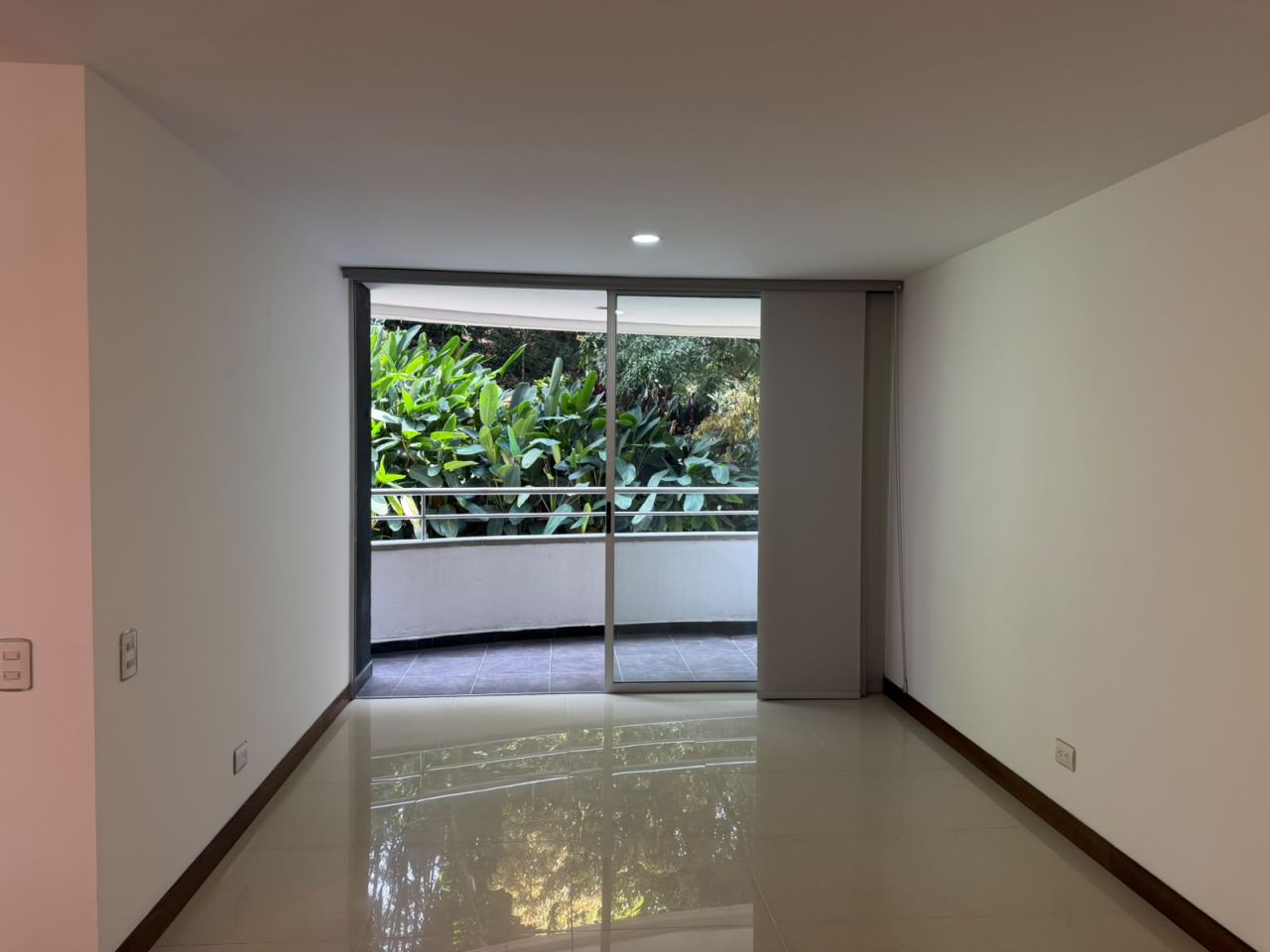Apartamento en arriendo Antioquia Envigado La Inmaculada 76 m2 Habitaciones 2 Baños 2 Garajes 2 Precio $3650000