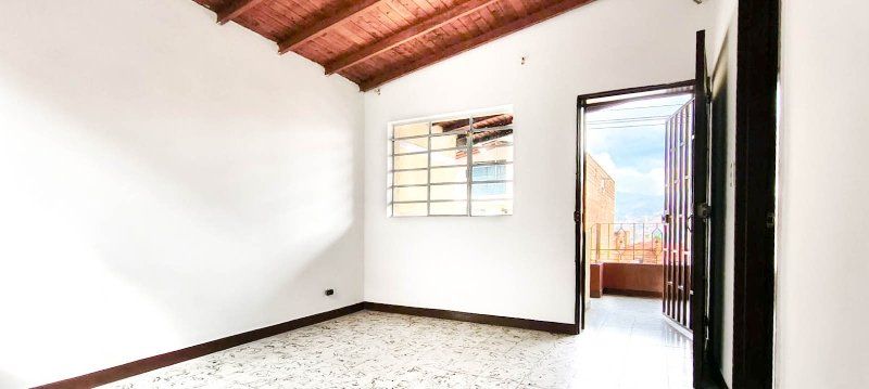 Apartamento en arriendo Antioquia Medellín Las Esmeraldas 110 m2 Habitaciones 4 Baños 1 Garajes 0 Precio $1750000
