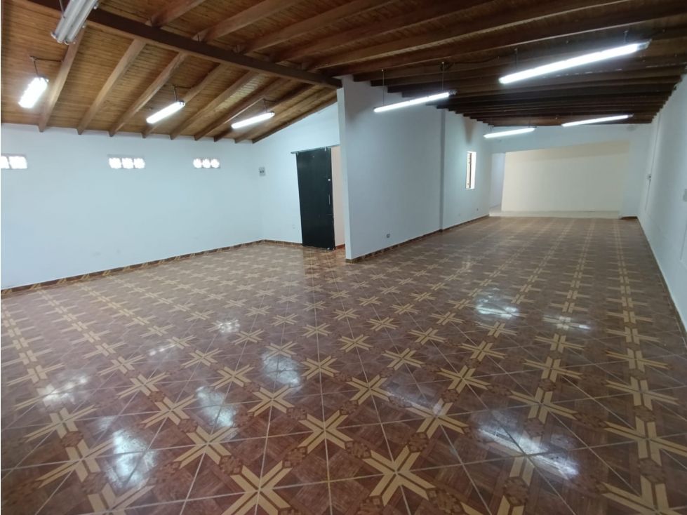 Casa en arriendo Antioquia Medellín Los Pinos 300 m2 Habitaciones 7 Baños 4 Garajes 2 Precio $10000000