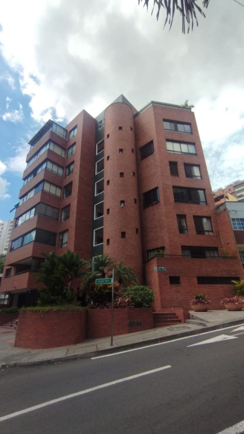 Apartamento en venta Valle Del Cauca Cali Santa Teresita 186 m2 Habitaciones 3 Baños 4 Garajes 3 Precio $990000000