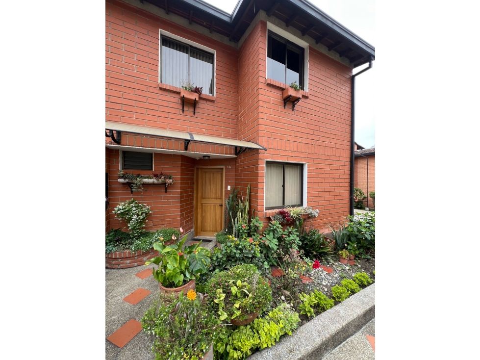 Casa en arriendo Antioquia Itagüí Santa Catalina 198 m2 Habitaciones 4 Baños 3 Garajes 1 Precio $4500000