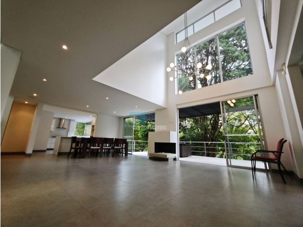 Casa en venta Antioquia Sabaneta Tres Esquinas 470 m2 Habitaciones 4 Baños 4 Garajes 4 Precio $2800000000