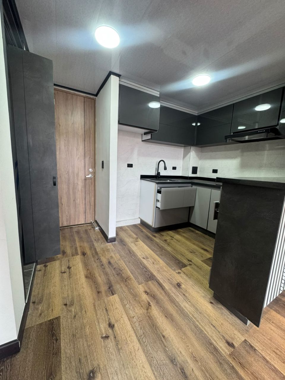 Apartamento en arriendo Cundinamarca Bogotá Cjr Zentralzajari 51 m2 Habitaciones 2 Baños 2 Garajes 1 Precio $2800000