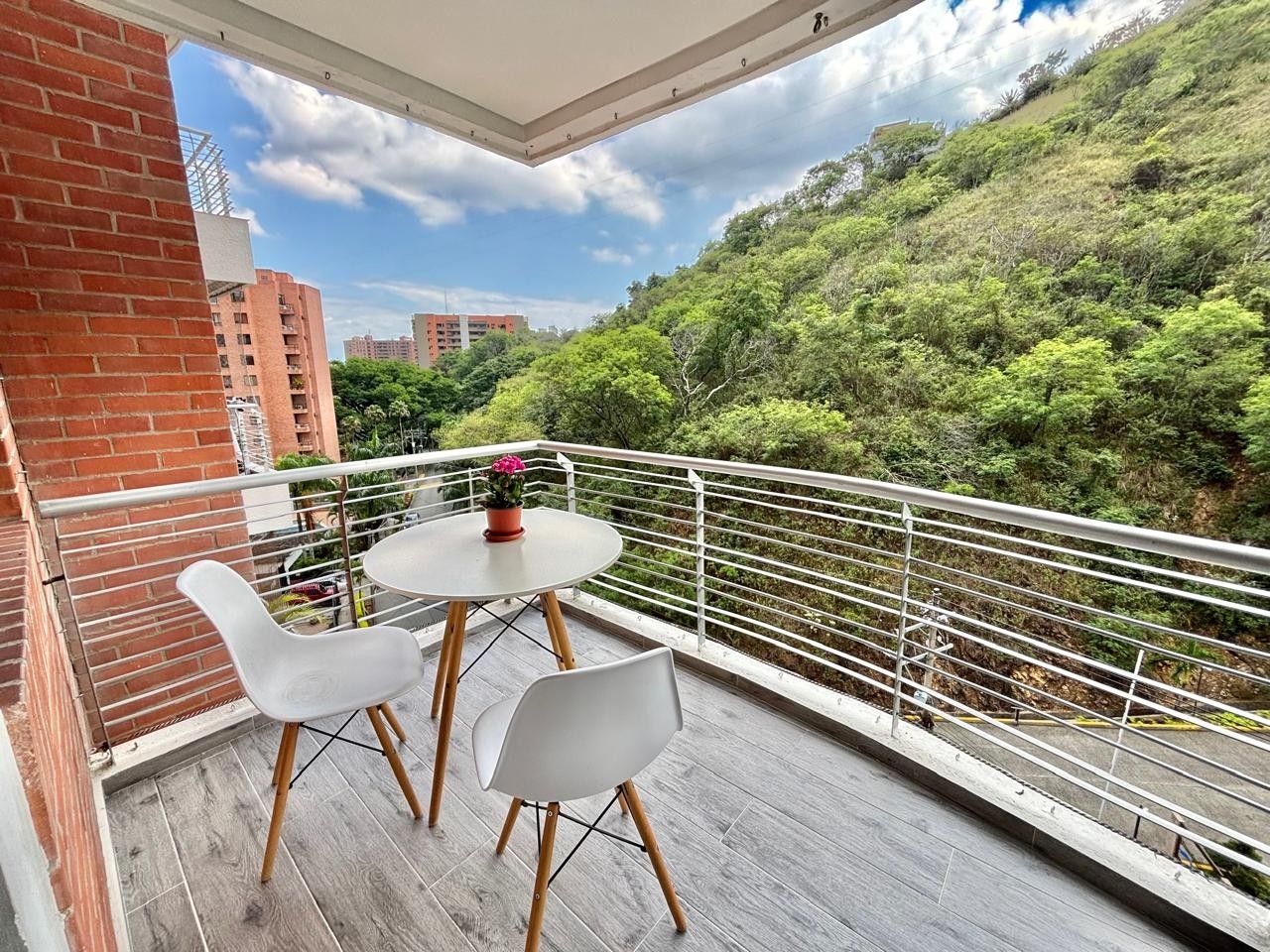 Apartamento en arriendo Valle Del Cauca Cali Normandía 115 m2 Habitaciones 3 Baños 2 Garajes 2 Precio $4000000