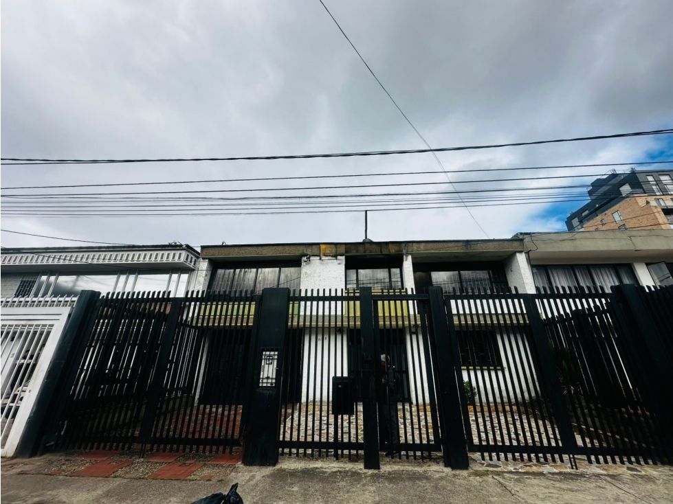 Casa en venta Cundinamarca Bogotá Mazurén 384 m2 Habitaciones 11 Baños 4 Garajes 5 Precio $2000000000