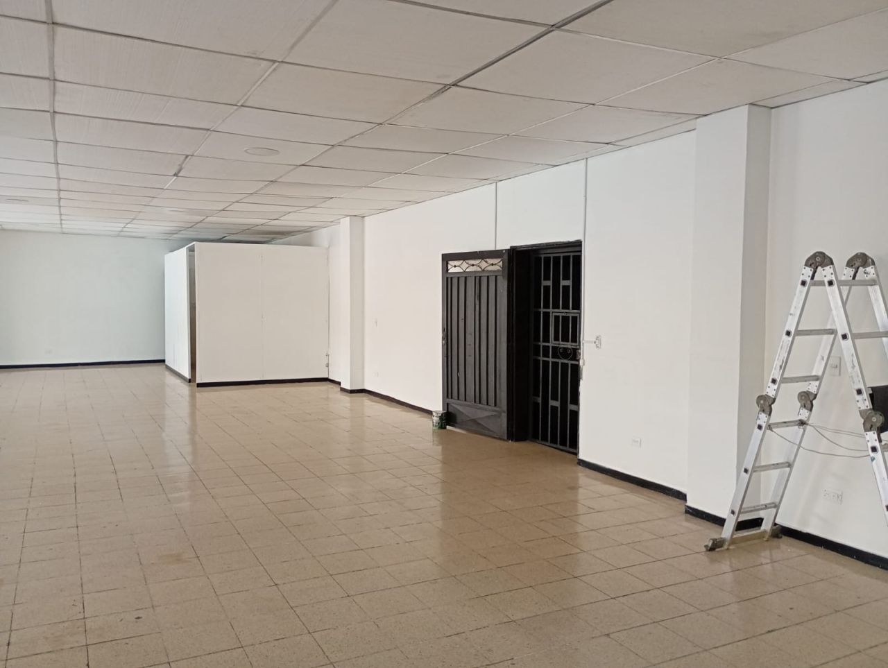 Bodega en arriendo Antioquia Itagüí Los Naranjos 200 m2 Habitaciones 0 Baños 2 Garajes 0 Precio $8800000