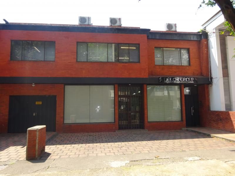 Oficina en arriendo Valle Del Cauca Cali Santa Mónica 200 m2 Habitaciones 0 Baños 2 Garajes 2 Precio $3500000
