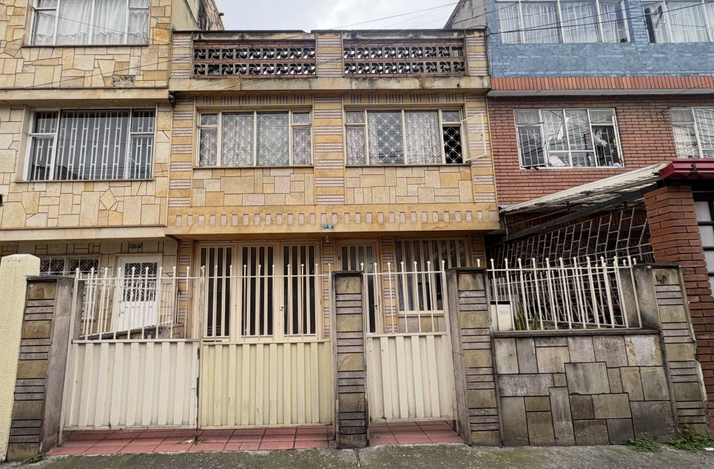Casa en venta Cundinamarca Bogotá Gustavo Restrepo 189 m2 Habitaciones 7 Baños 3 Garajes 1 Precio $480000000