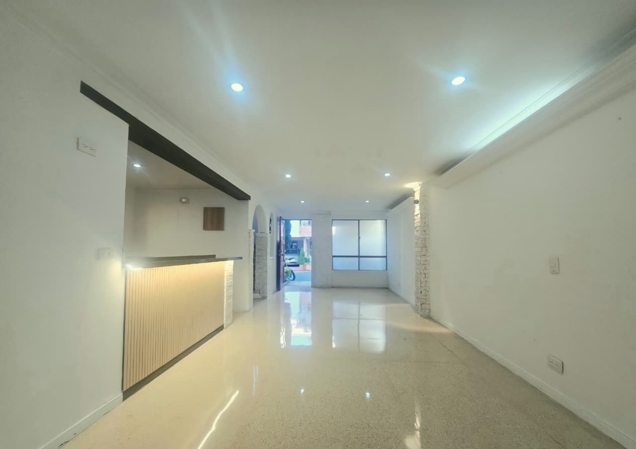 Casa en arriendo Antioquia Medellín La Mota 220 m2 Habitaciones 3 Baños 3 Garajes 1 Precio $7000000