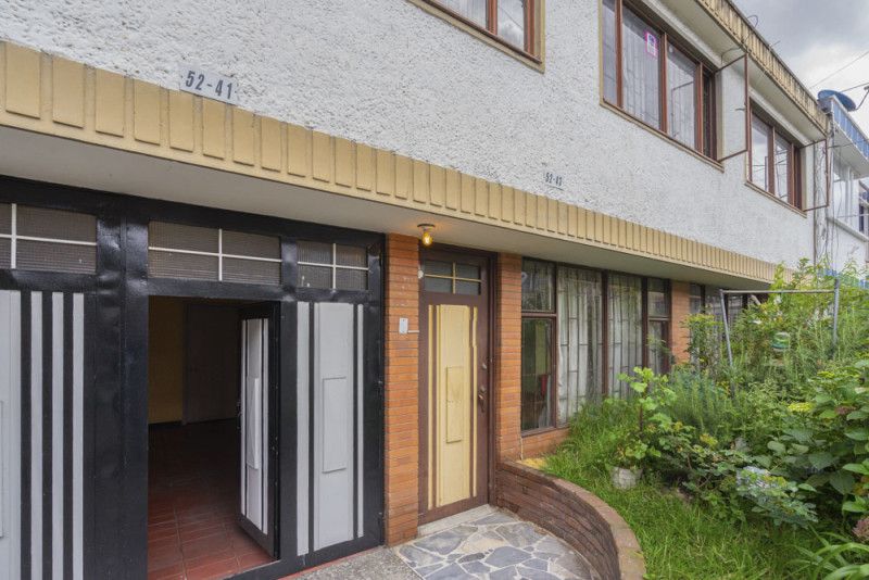 Casa en venta Cundinamarca Bogotá Normandía 240 m2 Habitaciones 9 Baños 5 Garajes 2 Precio $1200000000