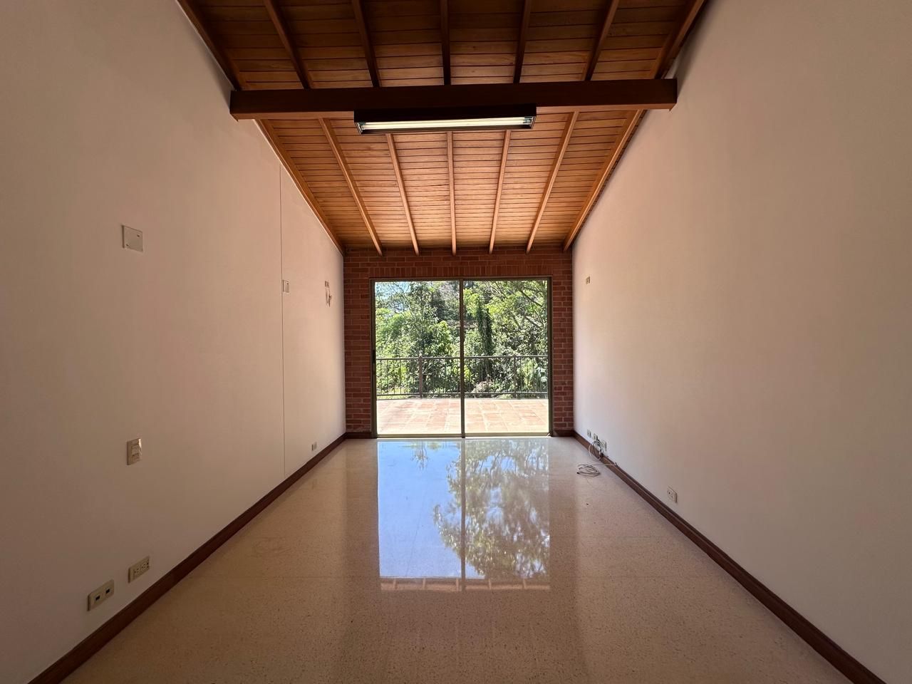 Casa en arriendo Antioquia Medellín El Tesoro 293 m2 Habitaciones 4 Baños 5 Garajes 3 Precio $18500000