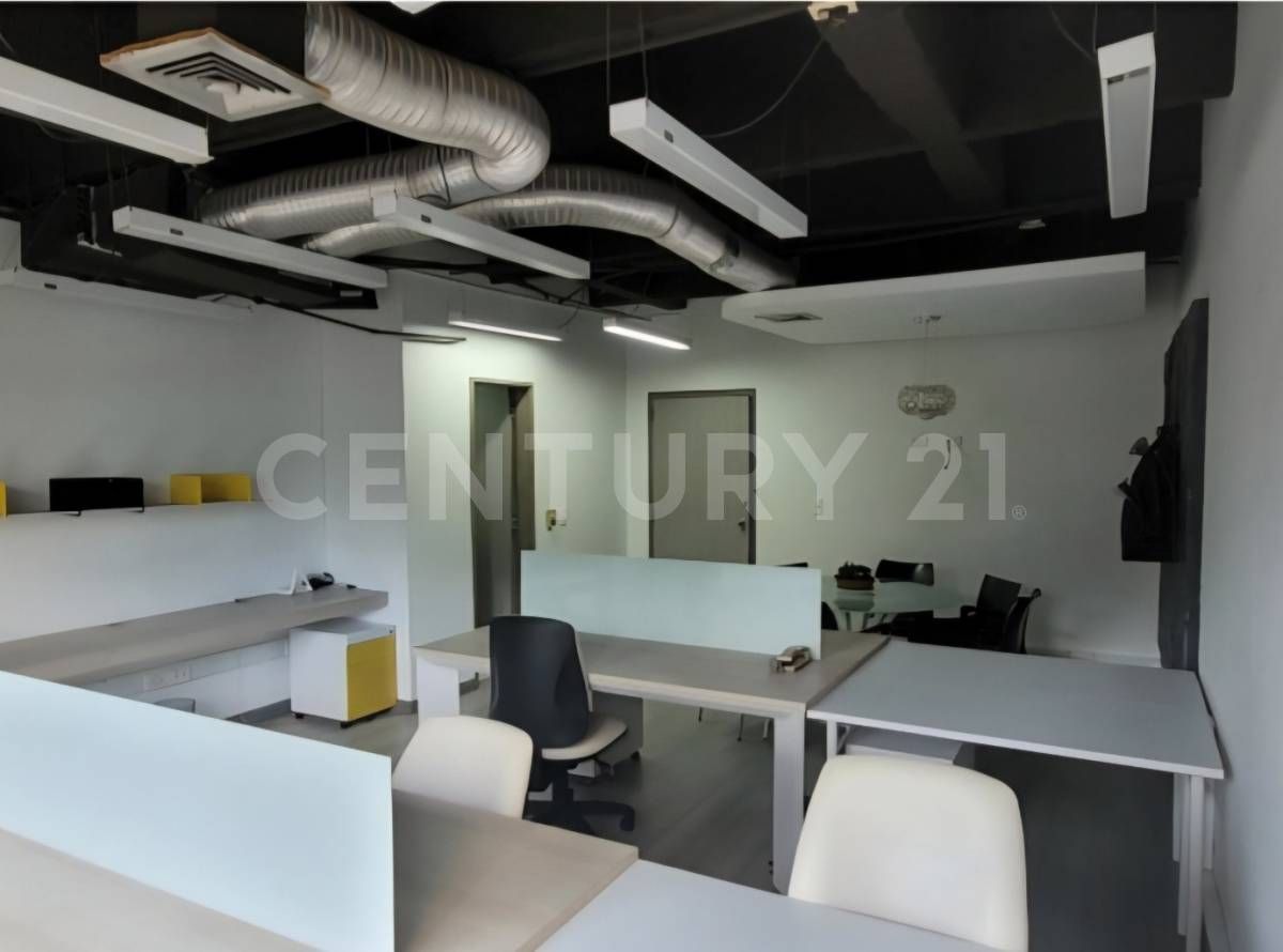 Oficina en arriendo Antioquia Medellín Patio Bonito 40 m2 Habitaciones 0 Baños 1 Garajes 0 Precio $5500000