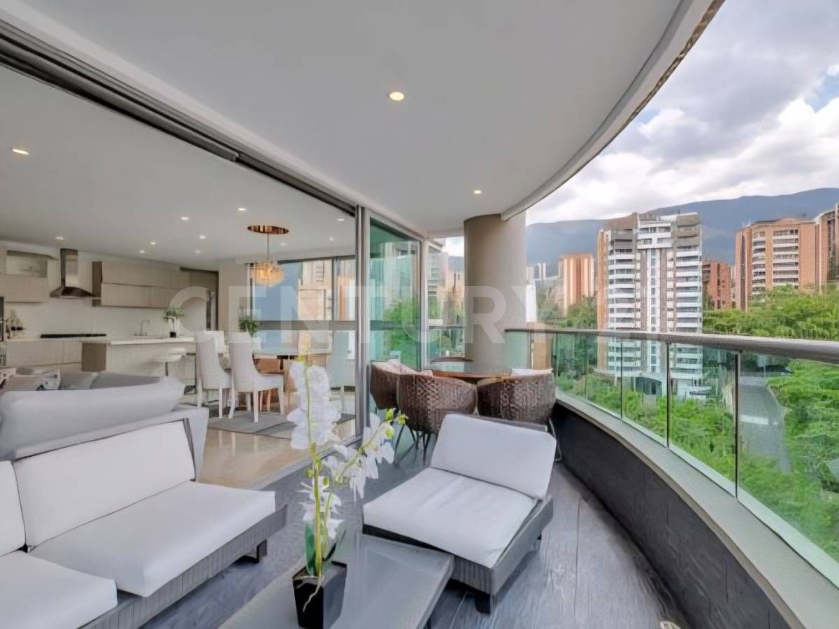 Apartamento en arriendo Antioquia Medellín La Linde 177 m2 Habitaciones 3 Baños 5 Garajes 2 Precio $14700000