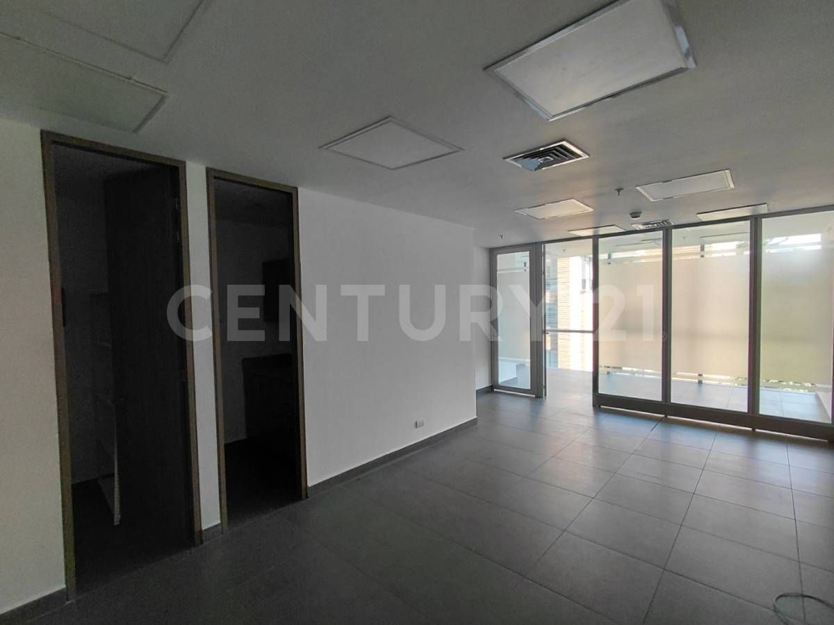 Oficina en arriendo Antioquia Medellín El Poblado 51 m2 Habitaciones 0 Baños 0 Garajes 2 Precio $5700000