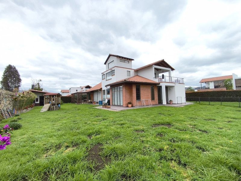 Casa en arriendo Cundinamarca Cajicá Cn Campestre Badalona Reservado 457 m2 Habitaciones 5 Baños 8 Garajes 6 Precio $9999999