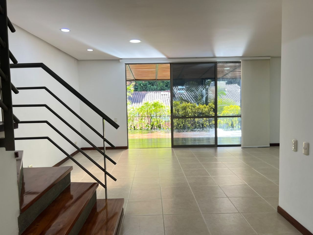 Casa en arriendo Antioquia Envigado Zúñiga 157 m2 Habitaciones 3 Baños 3 Garajes 4 Precio $9300000