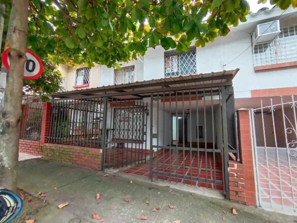 Casa en arriendo Valle Del Cauca Cali Sector Meléndez 180 m2 Habitaciones 4 Baños 4 Garajes 1 Precio $1800000
