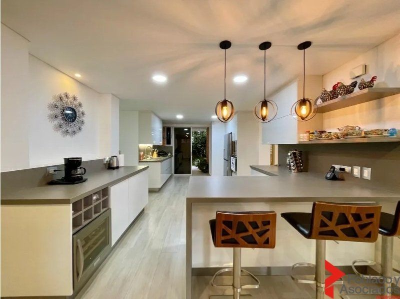 Casa en venta Antioquia Sabaneta Tres Esquinas 528 m2 Habitaciones 4 Baños 4 Garajes 4 Precio $2850000000