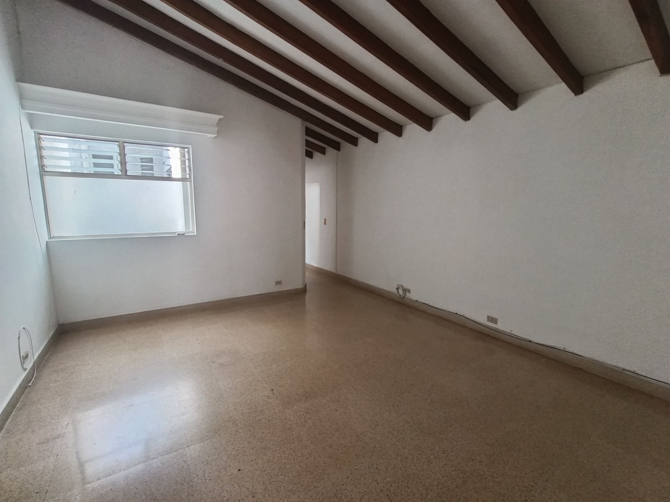 Apartamento en arriendo Antioquia Medellín Miravalle 73 m2 Habitaciones 2 Baños 2 Garajes 0 Precio $2000000