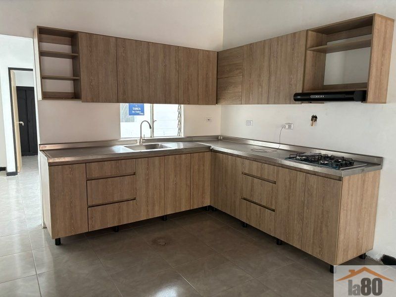Casa en arriendo Antioquia Medellín Las Acacias 230 m2 Habitaciones 6 Baños 6 Garajes 0 Precio $7000000