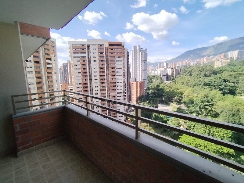 Apartamento en arriendo Antioquia Medellín Villanueva 150 m2 Habitaciones 3 Baños 3 Garajes 2 Precio $6200000