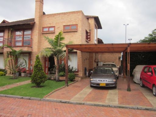 Casa en venta Cundinamarca Chía Vereda La Balsa 220 m2 Habitaciones 4 Baños 5 Garajes 4 Precio $1200000000