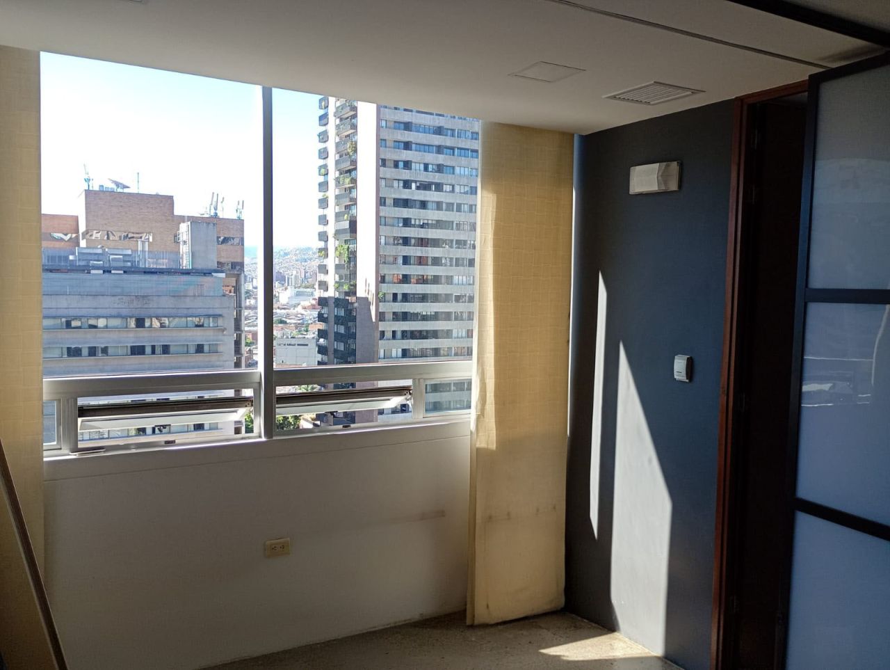 Consultorio en arriendo Antioquia Medellín Villa Carlota 35 m2 Habitaciones 0 Baños 1 Garajes 1 Precio $4500000