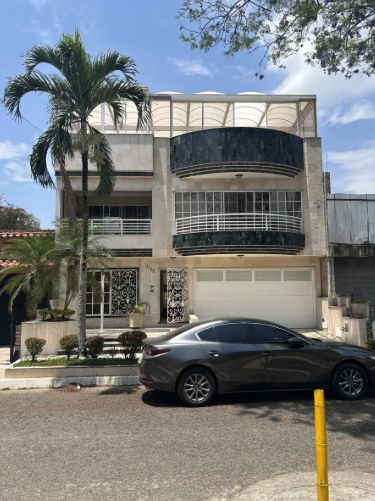 Casa en arriendo Valle Del Cauca Cali El Ingenio 661 m2 Habitaciones 5 Baños 6 Garajes 4 Precio $11000000