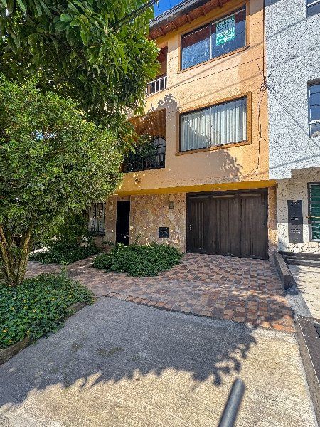 Apartamento en arriendo Antioquia Medellín La Gloria 74 m2 Habitaciones 2 Baños 2 Garajes 1 Precio $2500000