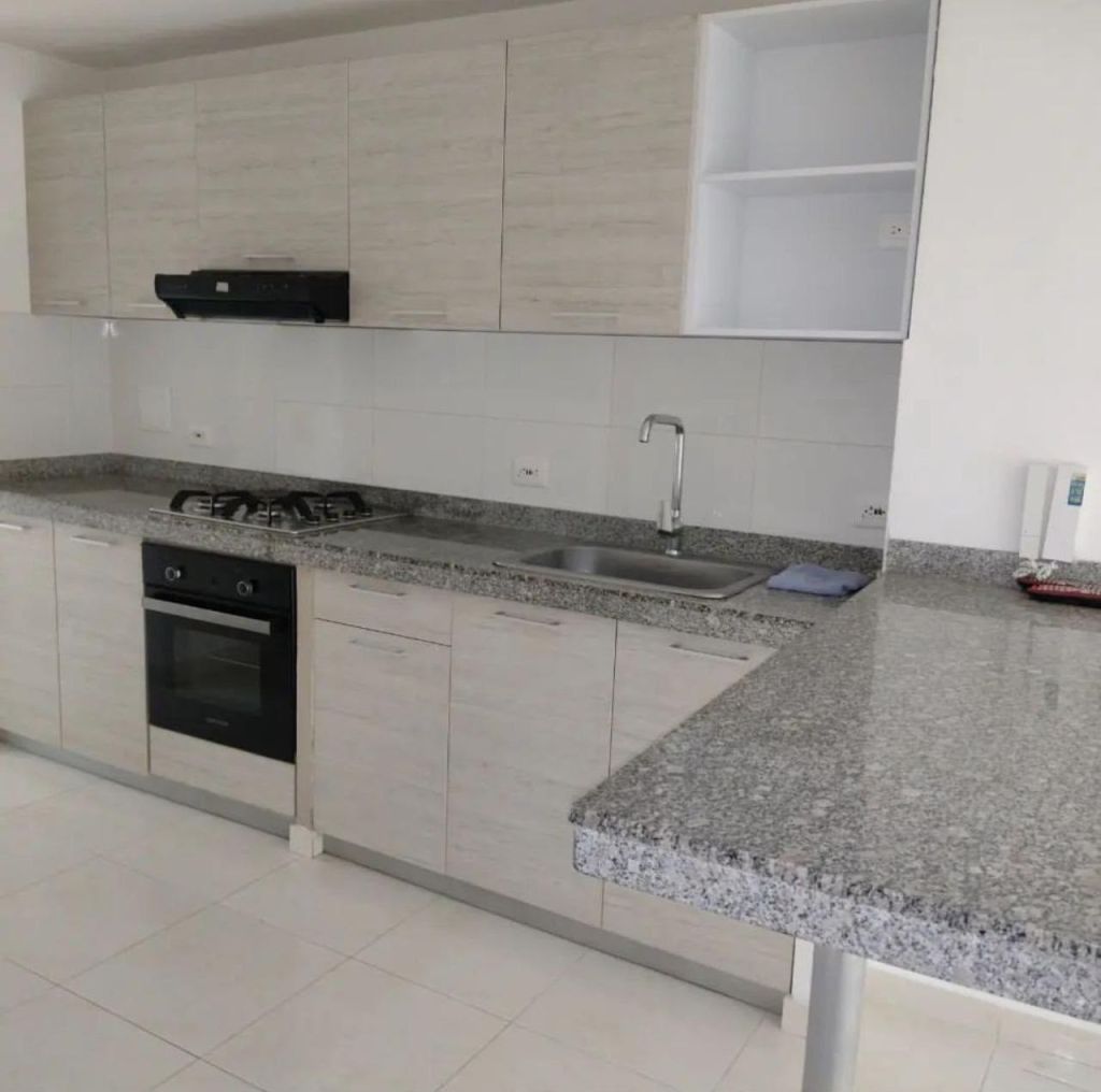 Apartamento en arriendo Valle Del Cauca Cali El Refugio 86 m2 Habitaciones 3 Baños 2 Garajes 1 Precio $1700000