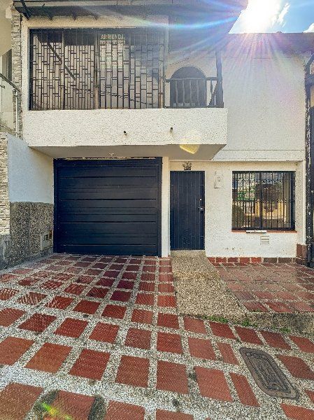 Casa en arriendo Antioquia Medellín La Gloria 130 m2 Habitaciones 5 Baños 4 Garajes 1 Precio $3000000