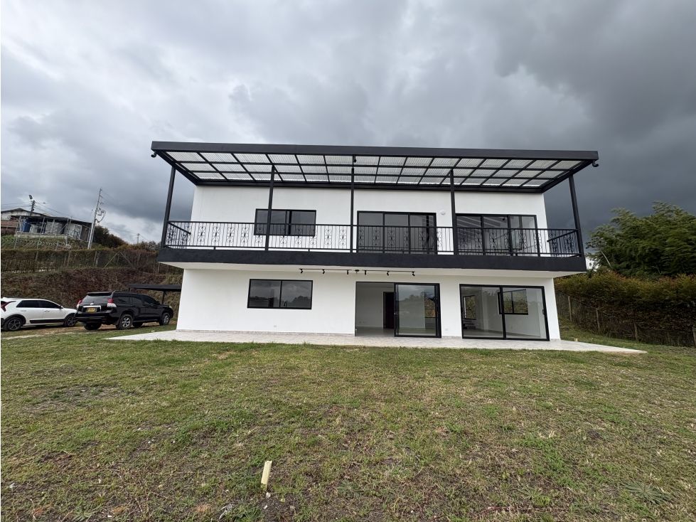 Finca en arriendo Antioquia El Carmen De Viboral El Carmen De Viboral 400 m2 Habitaciones 4 Baños 5 Garajes 2 Precio $12600000