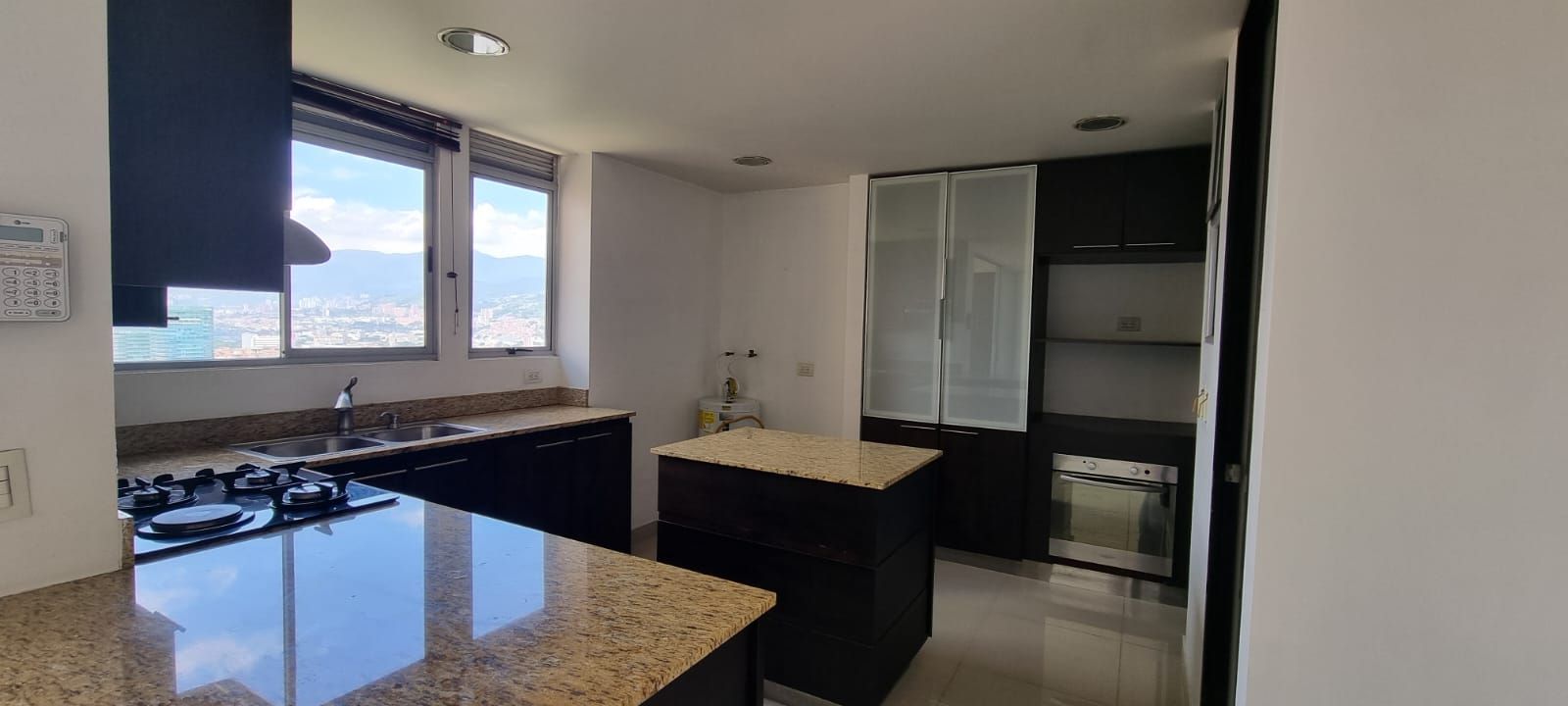 Apartamento en arriendo Antioquia Medellín Calle Nueva 130 m2 Habitaciones 3 Baños 4 Garajes 1 Precio $6200000