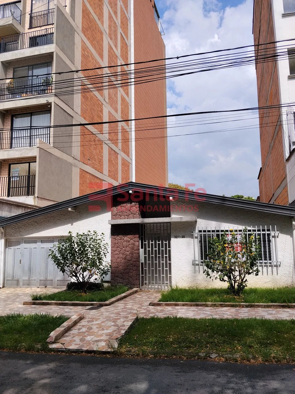 Apartamento en arriendo Antioquia Medellín Rosales 221 m2 Habitaciones 5 Baños 3 Garajes 1 Precio $9000000