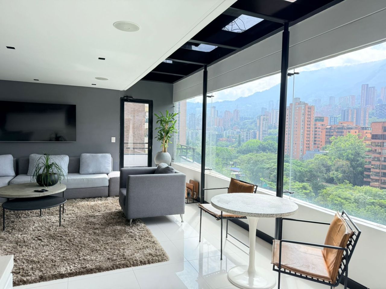 Apartamento en venta Antioquia Medellín Alejandria 175 m2 Habitaciones 2 Baños 3 Garajes 2 Precio $1880000000