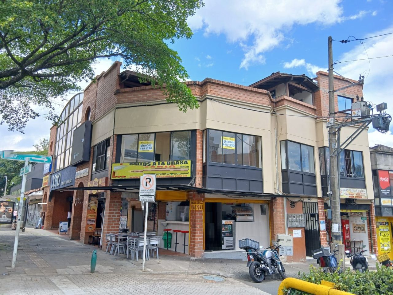 Local en arriendo Antioquia Medellín Manila 45 m2 Habitaciones 0 Baños 2 Garajes 0 Precio $2500000