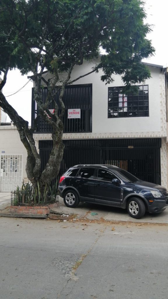 Casa en venta Valle Del Cauca Cali Bretaña 300 m2 Habitaciones 9 Baños 4 Garajes 2 Precio $850000000