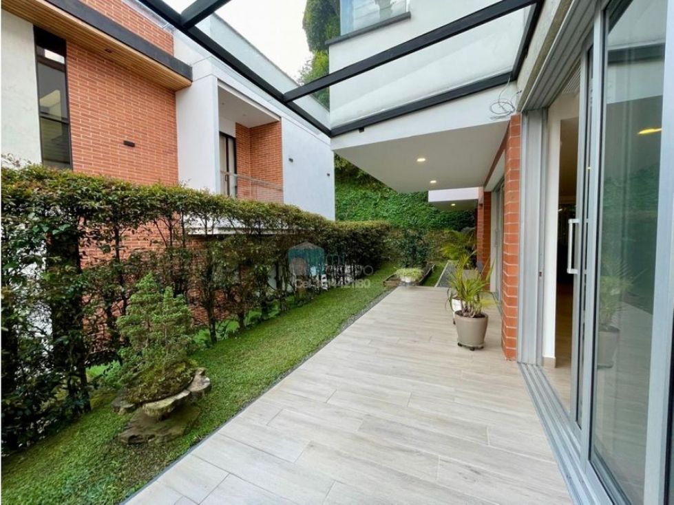Casa en venta Antioquia Sabaneta Tres Esquinas 693 m2 Habitaciones 4 Baños 5 Garajes 4 Precio $2850000000