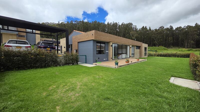 Casa en venta Cundinamarca Zipaquirá Zipaquira 244 m2 Habitaciones 4 Baños 5 Garajes 4 Precio $1460000000