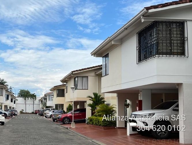 Casa en venta Valle Del Cauca Cali Quintas De Don Simón 220 m2 Habitaciones 4 Baños 3 Garajes 2 Precio $870000000